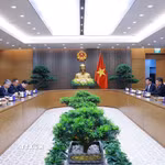 Thủ tướng Lê Minh Hưng tiếp ông Hà Vĩ, Đại sứ Trung Quốc tại Việt Nam. (Ảnh: Dương Giang/TTXVN)