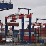 Quang cảnh cảng hàng hóa Long Beach, California, Mỹ. (Ảnh: THX/TTXVN)