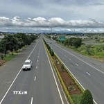 Chuẩn bị triển khai dự án xây dựng đường gom cao tốc Liên Khương-Prenn. (Ảnh: Nguyễn Dũng/TTXVN)