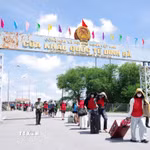 Công dân Việt Nam do lực lượng chức năng Campuchia trao trả tại Cửa khẩu quốc tế Dinh Bà (xã Tân Hộ Cơ, tỉnh Đồng Tháp). (Ảnh: Nhựt An/TTXVN)