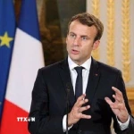Tổng thống Emmanuel Macron cho rằng các lệnh trừng phạt không khác gì hành vi "đe dọa và cưỡng ép." (Ảnh: IRNA/TTXVN)