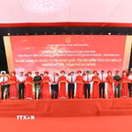 Các đại biểu cắt băng khánh thành Quần thể di tích bến K15, quận Đồ Sơn, thành phố Hải Phòng. (Ảnh: Hoàng Ngọc/TTXVN)