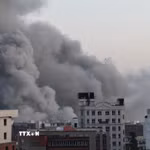 Khói bốc lên sau vụ không kích của Israel xuống Tehran, Iran, hồi tháng 3/2026. (Ảnh: THX/TTXVN)