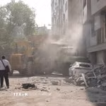 Các tòa nhà bị phá hủy sau cuộc không kích tại Tehran, Iran, ngày 13/6/2025. (Ảnh: THX/TTXVN)