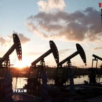 Giàn khoan dầu tại tỉnh Hắc Long Giang, Trung Quốc. (Ảnh: THX/TTXVN)