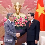 Chủ tịch Quốc hội Trần Thanh Mẫn tiếp Bộ trưởng Ngoại giao Lào Thongsavanh Phomvihane. (Ảnh: Doãn Tấn/TTXVN)