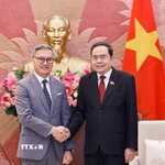 Chủ tịch Quốc hội Trần Thanh Mẫn tiếp Bộ trưởng Ngoại giao Lào Thongsavanh Phomvihane. (Ảnh: Doãn Tấn/TTXVN)