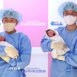 Các em bé sơ sinh tại Trung tâm y tế Gangnam ở Seoul, Hàn Quốc. (Ảnh: Yonhap/TTXVN)