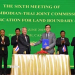 Lễ ký thỏa thuận tại cuộc họp của Ủy ban Biên giới hỗn hợp Thái Lan-Campuchia về phân định ranh giới tại khu vực biên giới hai nước, ở Phnom Penh (Campuchia) ngày 15/6/2025. (Ảnh: THX/TTXVN)