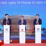 Thủ tướng Phạm Minh Chính và các đại biểu bấm nút khởi công, khánh thành, thông xe kỹ thuật các công trình, dự án. (Ảnh: Dương Giang/TTXVN)