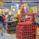 Đa dạng hàng hóa bày bán tại siêu thị. (Ảnh: Trần Việt/TTXVN)