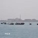 Tàu của Lực lượng Vệ binh Cách mạng Hồi giáo Iran (IRGC) tại một lễ kỷ niệm ở Vịnh Persian. (Ảnh: THX/TTXVN)