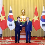 Tổng Bí thư, Chủ tịch nước Tô Lâm và Tổng thống Hàn Quốc Lee Jae Myung chụp ảnh chung. (Ảnh: Thống Nhất/TTXVN)