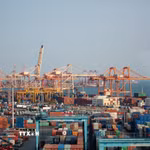 Quang cảnh cảng hàng hóa tại Busan, Hàn Quốc. (Ảnh: THX/TTXVN)