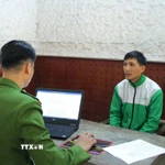 Đối tượng Bùi Việt Đức tại cơ quan Cảnh sát điều tra. (Ảnh: TTXVN phát)