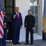 Tổng thống Mỹ Donald Trump (trái) và Tổng thống Ukraine Volodymyr Zelensky tại cuộc gặp ở Washington, DC ngày 28/2/2025. (Ảnh: THX/TTXVN)