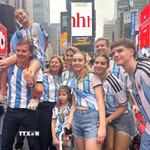 Cổ động viên Argentina đặt niềm tin trọn vẹn vào chiến thắng của đội nhà trong trận chung kết trước Tây Ban Nha. (Ảnh: Thanh Tuấn/TTXVN)