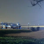 Tàu BTh95456 TS được đưa được vào bờ. (Nguồn: Báo Lâm Đồng)