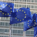 Cờ Liên minh châu Âu tại Brussels, Bỉ. (Ảnh: THX/TTXVN)