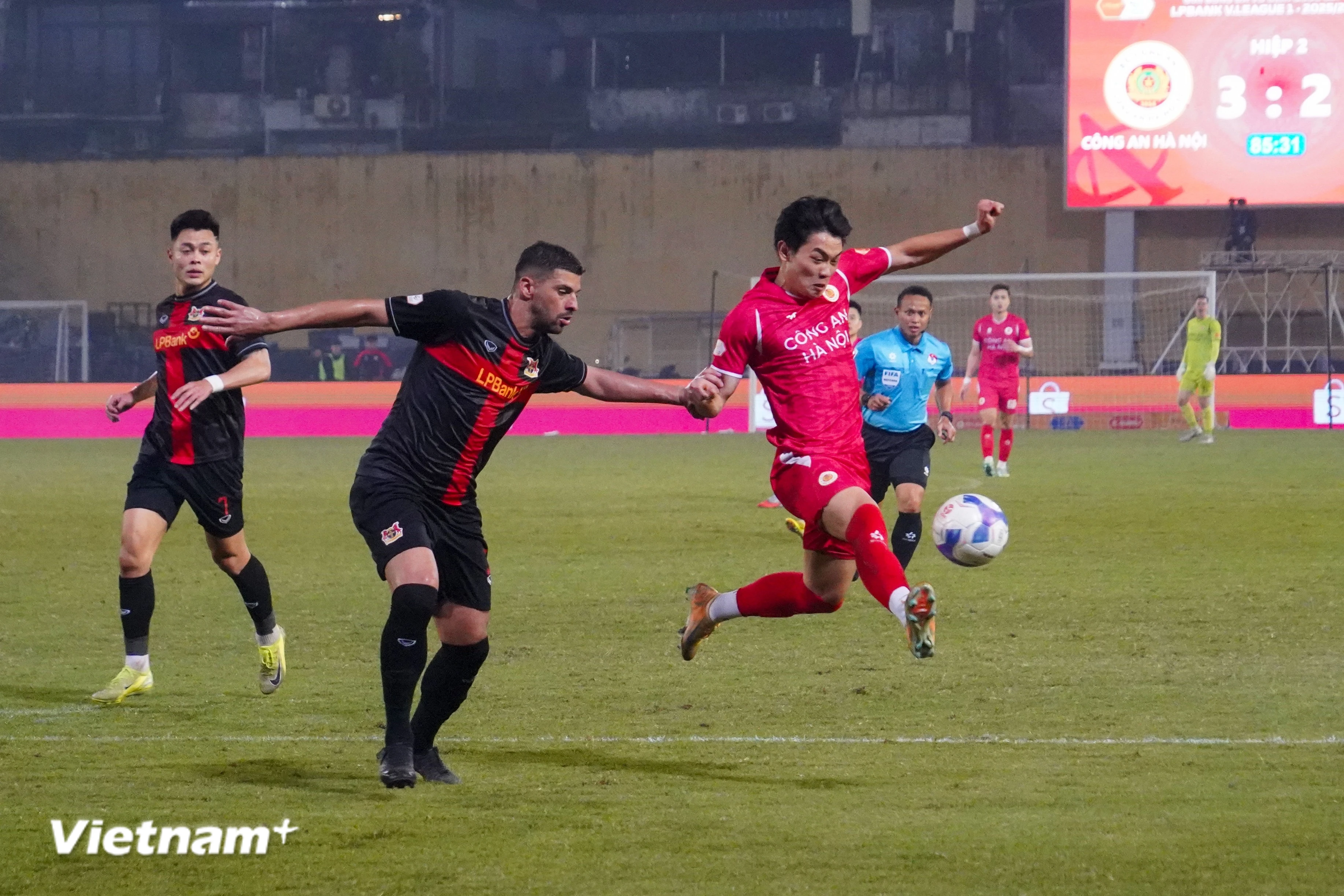 Vòng 16 V-League: Ninh Bình chào lửa, Công An Hà Nội đón đối đầu bảng