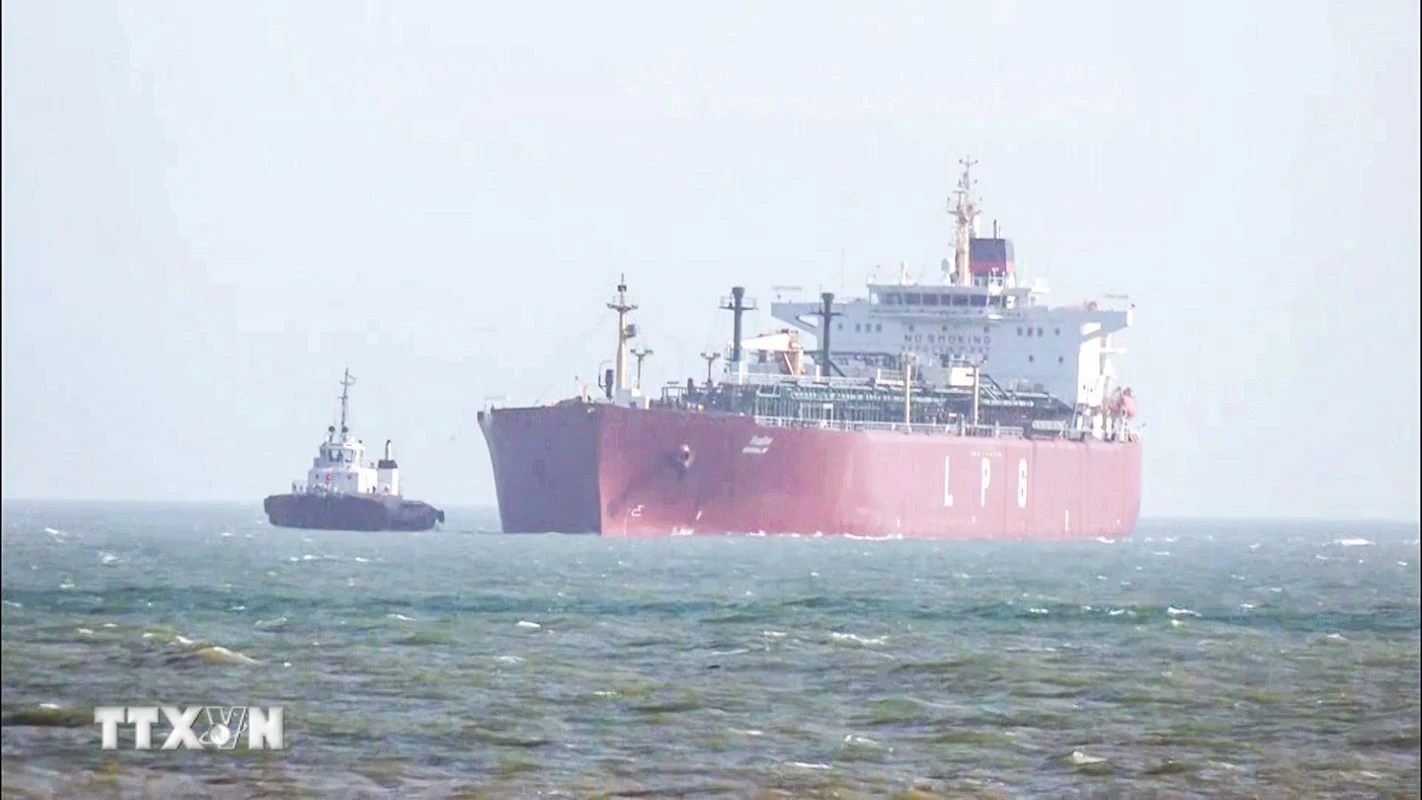 Iran Tái Áp Đặt Phong Tỏa Eo Biển Hormuz Sau Tuyên Bố Cứng Rắn Của Mỹ