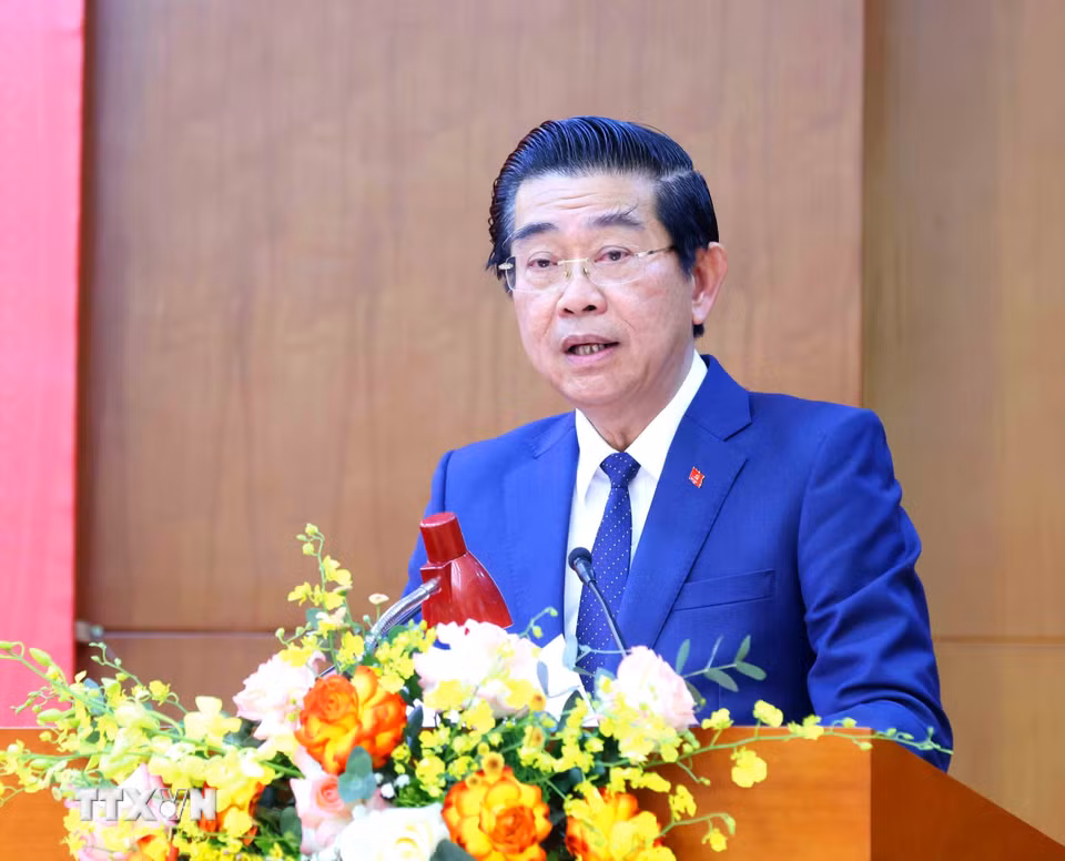Đồng chí Võ Văn Dũng, Ủy viên Trung ương Đảng, Phó Trưởng Ban Thường trực Ban Nội chính Trung ương trình bày báo cáo tại hội nghị. (Ảnh: Phương Hoa/TTXVN)