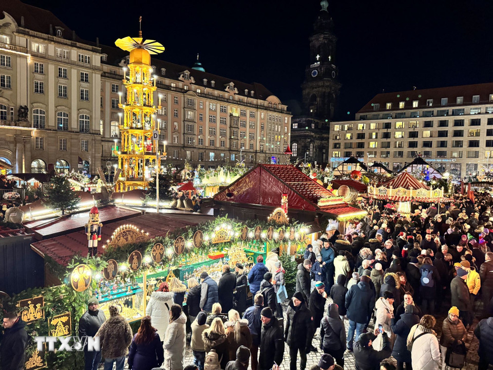Chợ Striezelmarkt 590 năm tuổi, chợ Giáng sinh lâu đời nhất ở thành phố Dresden. (Ảnh: Thu Hằng/TTXVN)
