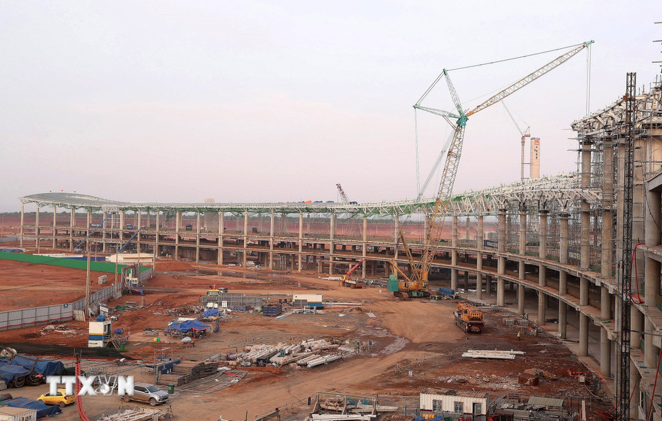Nhà thầu đã hoàn thành toàn bộ phần kết cấu bê tông cốt thép cột, dầm sàn nhà ga hành khách. (Ảnh: Quốc Khánh/TTXVN)