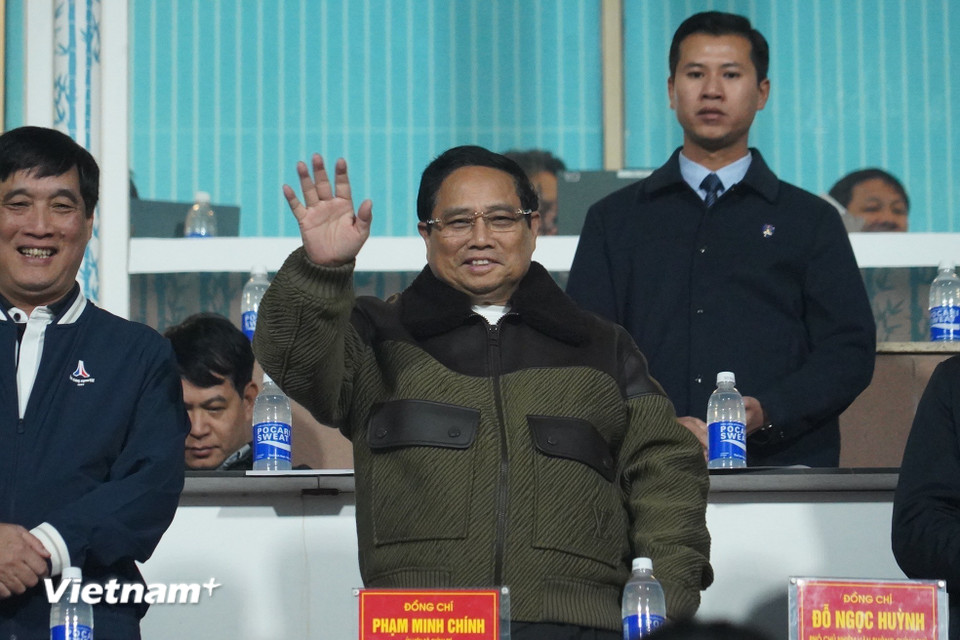 Thủ tướng Phạm Minh Chính chia vui cùng Đội tuyển Việt Nam. Thầy trò Huấn luyện viên Kim Sang Sik đã vào bán kết với ngôi đầu bảng cùng 10 điểm.