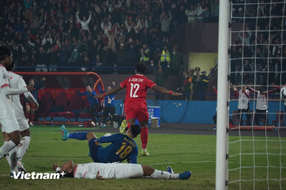 Xuân Son thể hiện đẳng cấp trước hàng thủ Myanmar