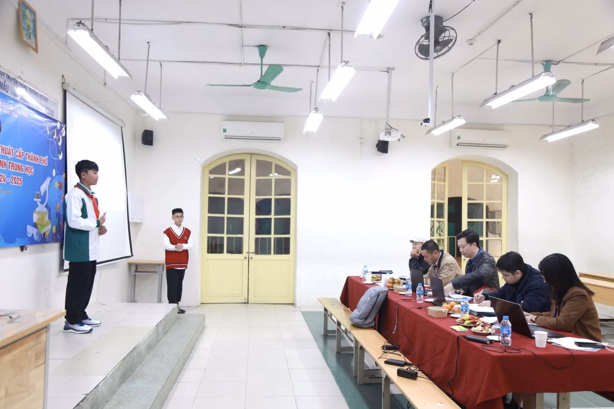 vna-potal-ha-noi-khai-mac-cuoc-thi-khoa-hoc-ky-thuat-danh-cho-hoc-sinh-trung-hoc-nam-hoc-2024-2025-115658388-7771302.jpg