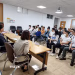 Tư vấn nâng cao kiến thức pháp luật cho lao động Việt Nam tại Hàn Quốc. (Ảnh: Đức Thắng/TTXVN)