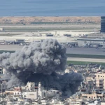 Khói bốc lên sau cuộc không kích của Israel tại Beirut, Liban, ngày 4/3/2026. (Ảnh: THX/TTXVN)