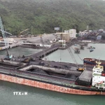 Cảng Chân Mây (thuộc khu kinh tế Chân Mây - Lăng Cô) là cảng biển tổng hợp Quốc gia, đầu mối khu vực và là cảng nước sâu, điểm cuối tuyến hành lang kinh tế Đông - Tây. (Ảnh: Vũ Sinh/TTXVN)