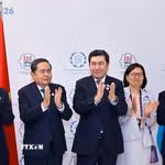 Chủ tịch Quốc hội Trần Thanh Mẫn hội kiến Chủ tịch Hạ viện Kazakhstan Yerlan Koshanov. (Ảnh: Doãn Tấn/TTXVN)