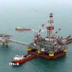 Giàn khoan dầu của Nga trên Biển Caspi. (Ảnh: AFP/TTXVN)