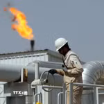 Nhà máy lọc dầu tại giếng dầu Ahdab ở tỉnh Wasit, Iraq. (Ảnh: THX/TTXVN)