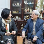 Tổng Giám đốc Thông tấn xã Việt Nam Vũ Việt Trang đến thăm và chúc Tết nguyên Phó Tổng Giám đốc Trương Đức Anh, ngày 31/1/2024. (Ảnh: TTXVN)