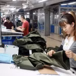 May hàng xuất khẩu sang thị trường EU tại Công ty May TNG (Thái Nguyên). (Ảnh: Trần Việt/TTXVN)