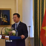 Đại sứ Việt Nam tại Ba Lan Hà Hoàng Hải phát biểu. (Ảnh TTXVN phát)