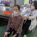 Khám phổi phát hiện chủ động bệnh lao và các bệnh phổi khác tại xã Tứ Kỳ, thành phố Hải Phòng. (Ảnh: Tiến Vĩnh/TTXVN)