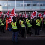 Người lao động tham gia cuộc đình công do công đoàn Verdi của Đức phát động, yêu cầu tăng lương trong khu vực công ở Munich, Đức, ngày 2/3/2023. (Nguồn: Reuters)