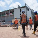 Một tòa nhà trung tâm dữ liệu đang được xây dựng tại Khu công nghệ Sedenak ở bang Johor, Malaysia, tháng 9/2024. (Ảnh AP)