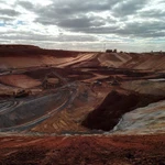 Cát Zircon từ mỏ Jacinth-Ambrosia ở Nam Australia đã được phân tích trong nghiên cứu và lưu giữ dấu vết của bức xạ vũ trụ, cung cấp những hiểu biết sâu sắc về sự tiến hóa của cảnh quan bề mặt nước Australia qua hàng triệu năm. (Nguồn: goettingen)