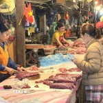 Ngày mùng 6 Tết, thị trường cơ bản trở lại trạng thái bình thường. (Ảnh: Quốc Lũy/TTXVN)