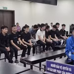 Trần Huy Hoàng và đồng phạm bị đưa ra xét xử tại phiên tòa.