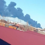 Đám cháy đã bùng phát tại các bể chứa dầu ở cảng Temryuk thuộc vùng Krasnodar phía Nam nước Nga. (Ảnh: tvpworld)