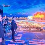 Đoàn đại biểu TTXVN tham quan tìm hiểu tại Khu thí điểm kinh tế số và AI Bà Châu. (Ảnh: Công Tuyên/Vietnam+)