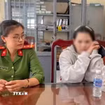 Sau khi biết bị lừa mất hơn 1,1 tỷ đồng, V.T.M.T đã đến Công an xã Tân Thạnh đầu thú. (Ảnh: TTXVN phát)