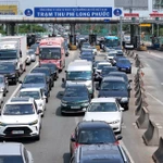 Giao thông cửa ngõ Thành phố Hồ Chí Minh tăng cao ngày cuối kỳ nghỉ Tết. (Ảnh: Hồng Đạt/TTXVN)